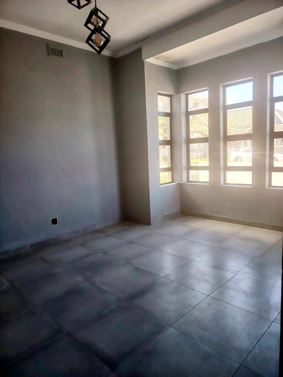 6 Bedroom Property for Sale in Southernwood Eastern Cape